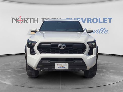 Used 2025 Toyota Tacoma TRD Off-Road w/ TRD Off Road Upgrade Package AWD/4WD image 8