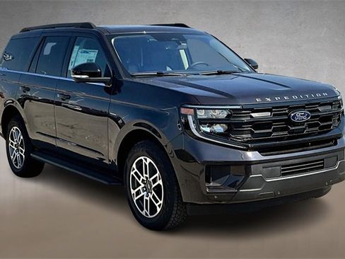 New 2025 Ford Expedition Active image 2