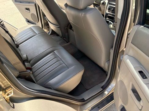 Used 2006 Jeep Grand Cherokee Laredo AWD/4WD image 36