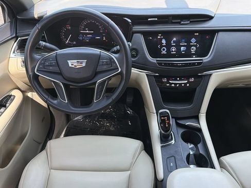 Used 2018 Cadillac XT5 FWD image 25