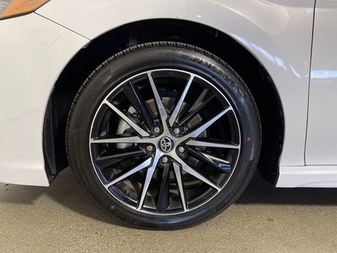 Used 2024 Toyota Camry SE image 12