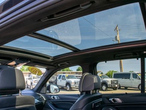 Used 2019 BMW X5 xDrive50i w/ M Sport Package image 12