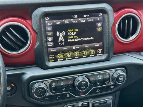 Used 2023 Jeep Wrangler Unlimited Rubicon w/ LED Lighting Group AWD/4WD image 16