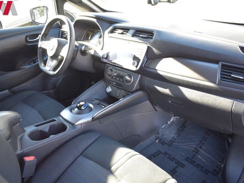 Used 2022 Nissan Leaf S image 11