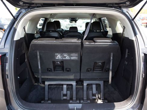 Used 2022 Kia Carnival LX image 26