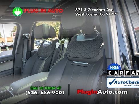 Used 2025 Land Rover Range Rover SV image 9