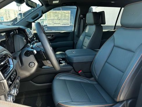New 2025 GMC Yukon XL AT4 w/ AT4 Premium Plus Package AWD/4WD image 19