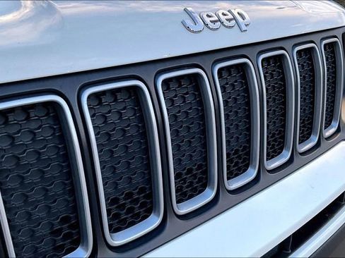 Used 2023 Jeep Renegade Latitude AWD/4WD image 28