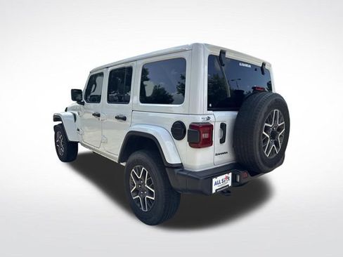 Used 2025 Jeep Wrangler Unlimited Sahara AWD/4WD image 7