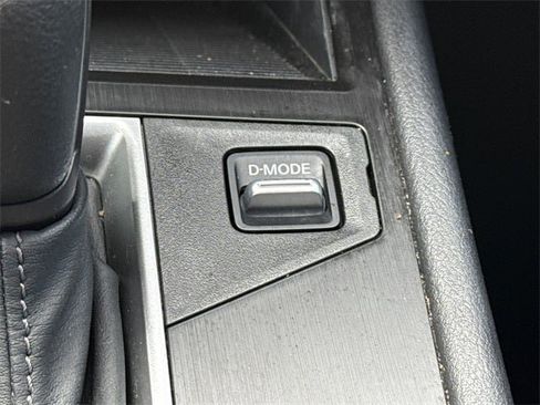 Used 2025 Nissan Kicks S image 28