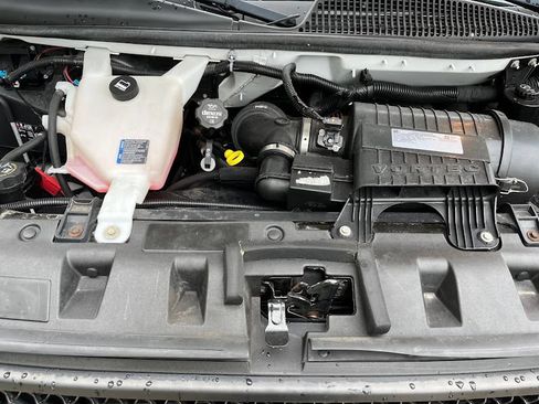 Used 2018 Chevrolet Express 2500 LT w/ LT Preferred Equipment Group RWD image 30