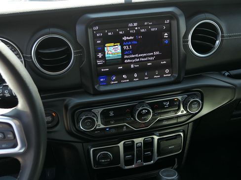 Used 2023 Jeep Wrangler Unlimited Sahara AWD/4WD image 19
