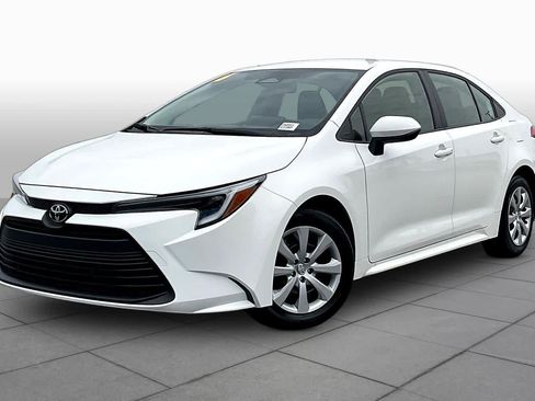 Used 2026 Toyota Corolla LE FWD image 1