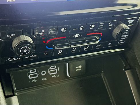 Used 2024 Jeep Grand Cherokee L Limited w/ Luxury Tech Group II image 24