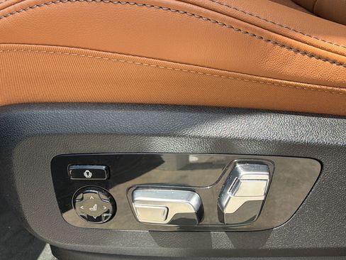 Used 2024 BMW X5 xDrive40i w/ M Sport Package AWD/4WD image 14