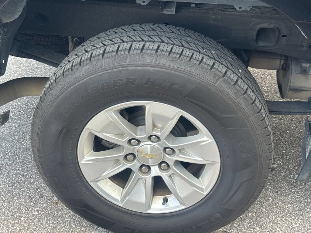 Used 2022 Chevrolet Silverado 1500 LT AWD/4WD image 9