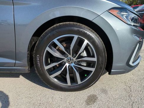 Used 2025 Volkswagen Jetta SE image 11