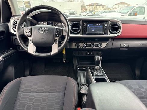 Used 2018 Toyota Tacoma SR5 image 17