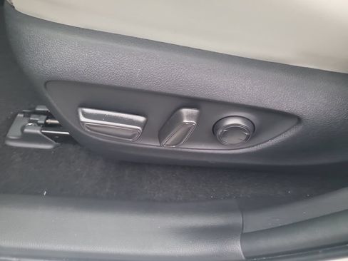 Used 2025 Toyota RAV4 XLE Premium FWD image 23