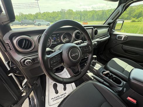 Used 2023 Jeep Gladiator Sport AWD/4WD image 30