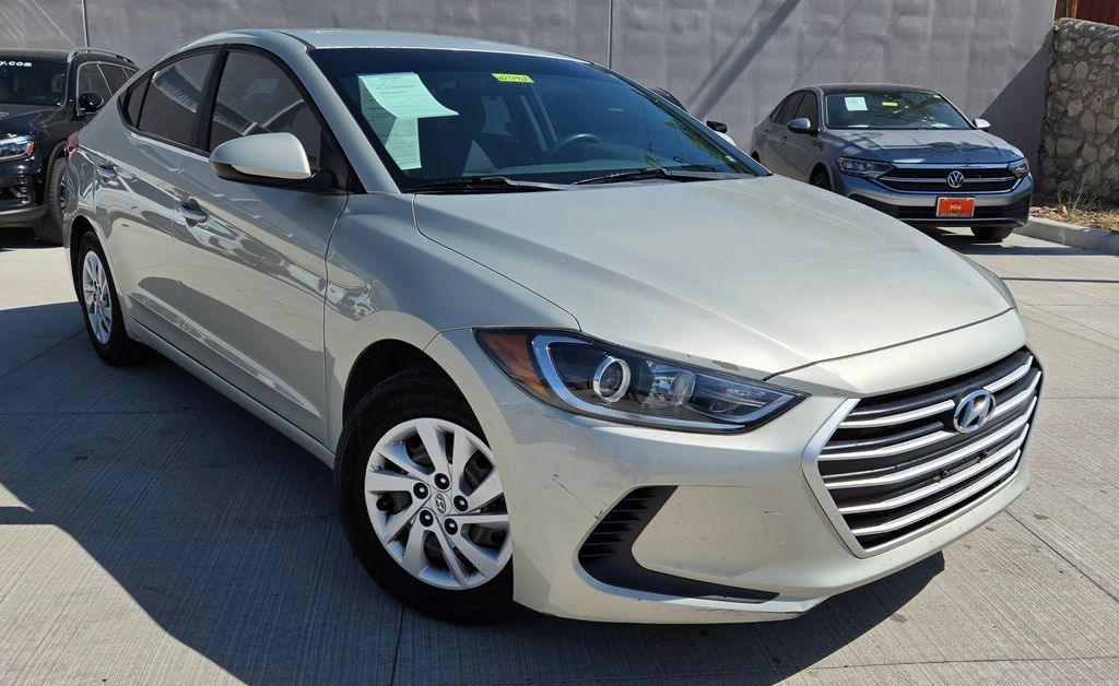 Used 2018 Hyundai Elantra SE w/ Cargo Package FWD image 1