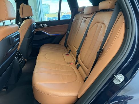 Used 2019 BMW X5 xDrive50i w/ M Sport Package AWD/4WD image 15