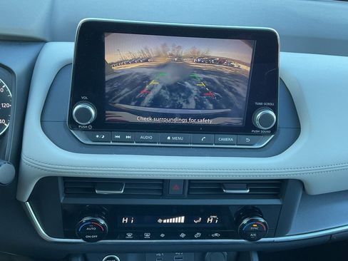 Used 2023 Nissan Rogue SV image 13