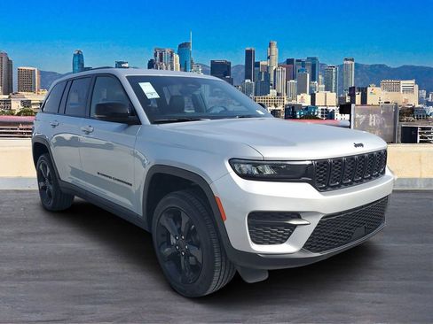 New 2025 Jeep Grand Cherokee Altitude image 3