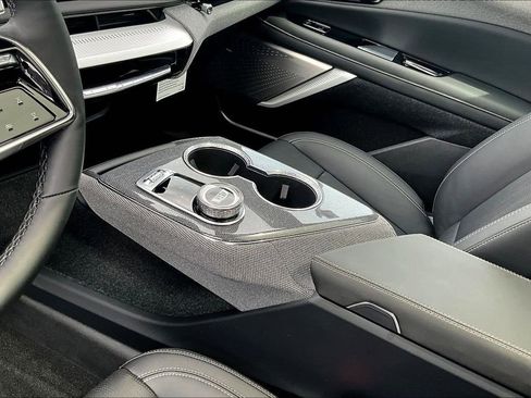 Used 2025 Cadillac Optiq Luxury 2 w/ LPO, Floor Liner Package AWD/4WD image 18