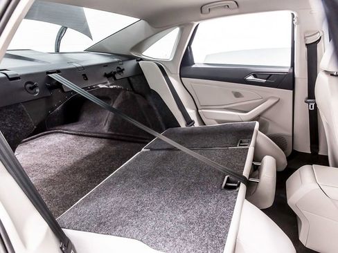 Used 2023 Volkswagen Jetta SE image 36