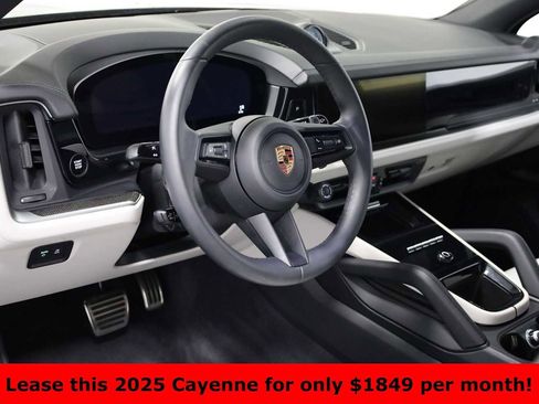 Certified 2025 Porsche Cayenne E-Hybrid image 4