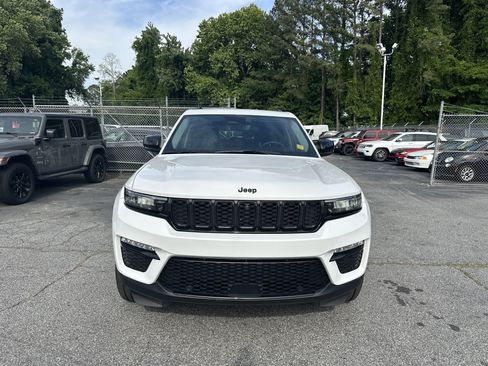Used 2023 Jeep Grand Cherokee Limited w/ Luxury Tech Group II RWD image 4