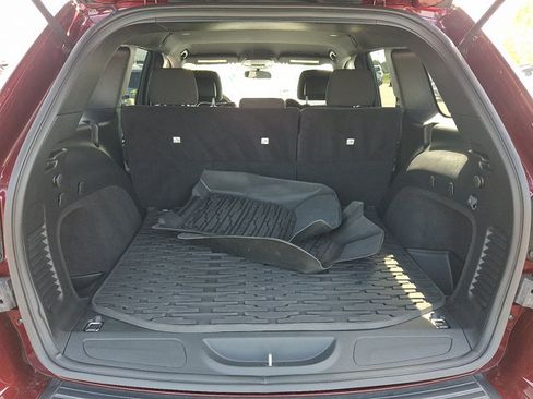 Used 2020 Jeep Grand Cherokee Laredo AWD/4WD image 28
