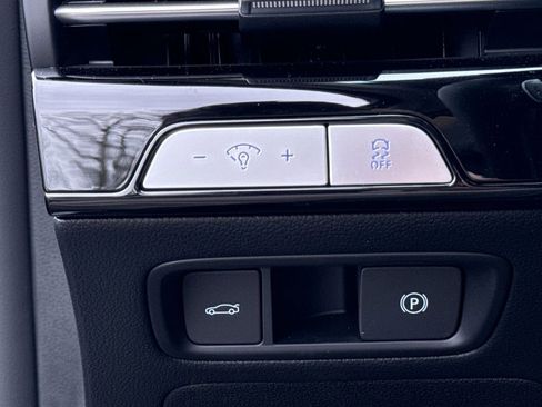 Used 2025 Genesis G80 2.5T image 13