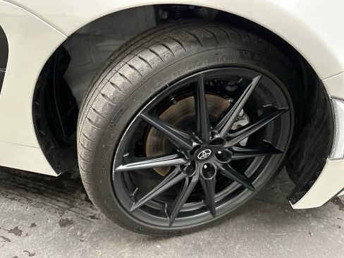 Used 2023 Toyota GR86 Premium w/ ALL Weather Mat Package (TMS) RWD image 13