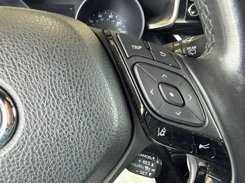 Used 2019 Toyota C-HR XLE FWD image 24