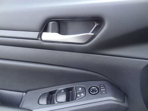 Used 2025 Nissan Altima 2.5 SV FWD image 15