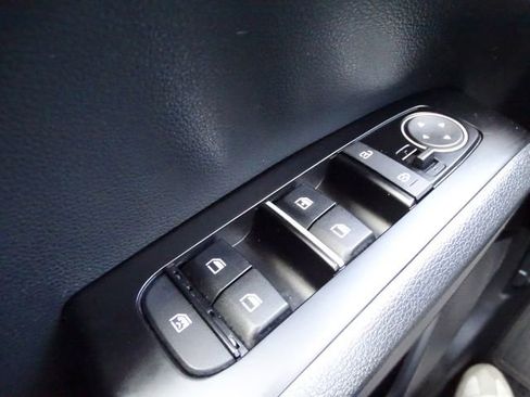 Used 2023 Kia Soul LX w/ LX Technology Package FWD image 22