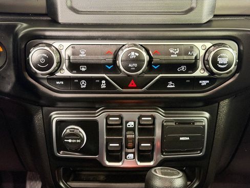 Used 2021 Jeep Gladiator Sport AWD/4WD image 32