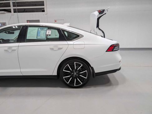 Used 2023 Honda Accord Touring image 11