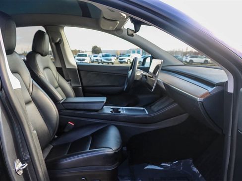 Used 2022 Tesla Model Y Performance image 15