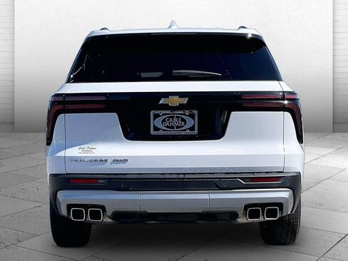 Used 2025 Chevrolet Traverse LT AWD/4WD image 3