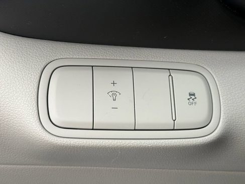 Certified 2024 Hyundai Venue SEL FWD image 19