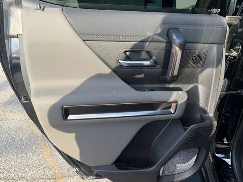 Used 2025 GMC Hummer EV 2X AWD/4WD image 17