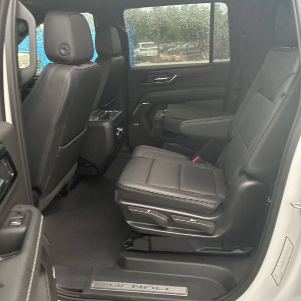Used 2025 GMC Yukon XL Denali AWD/4WD image 16