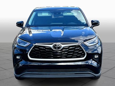 Used 2021 Toyota Highlander LE image 4