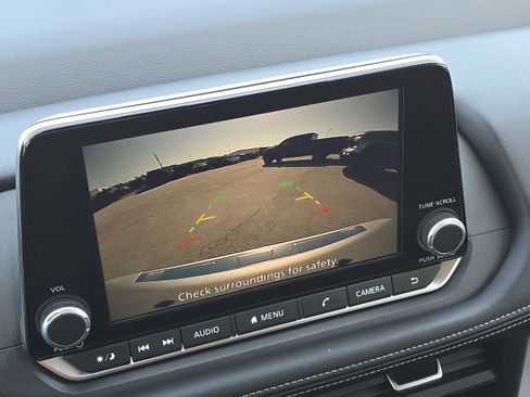 Used 2024 Nissan Rogue SV w/ SV Premium Package image 31