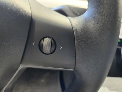 Used 2021 Tesla Model Y Long Range image 16