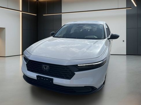 Used 2025 Honda Accord SE image 11