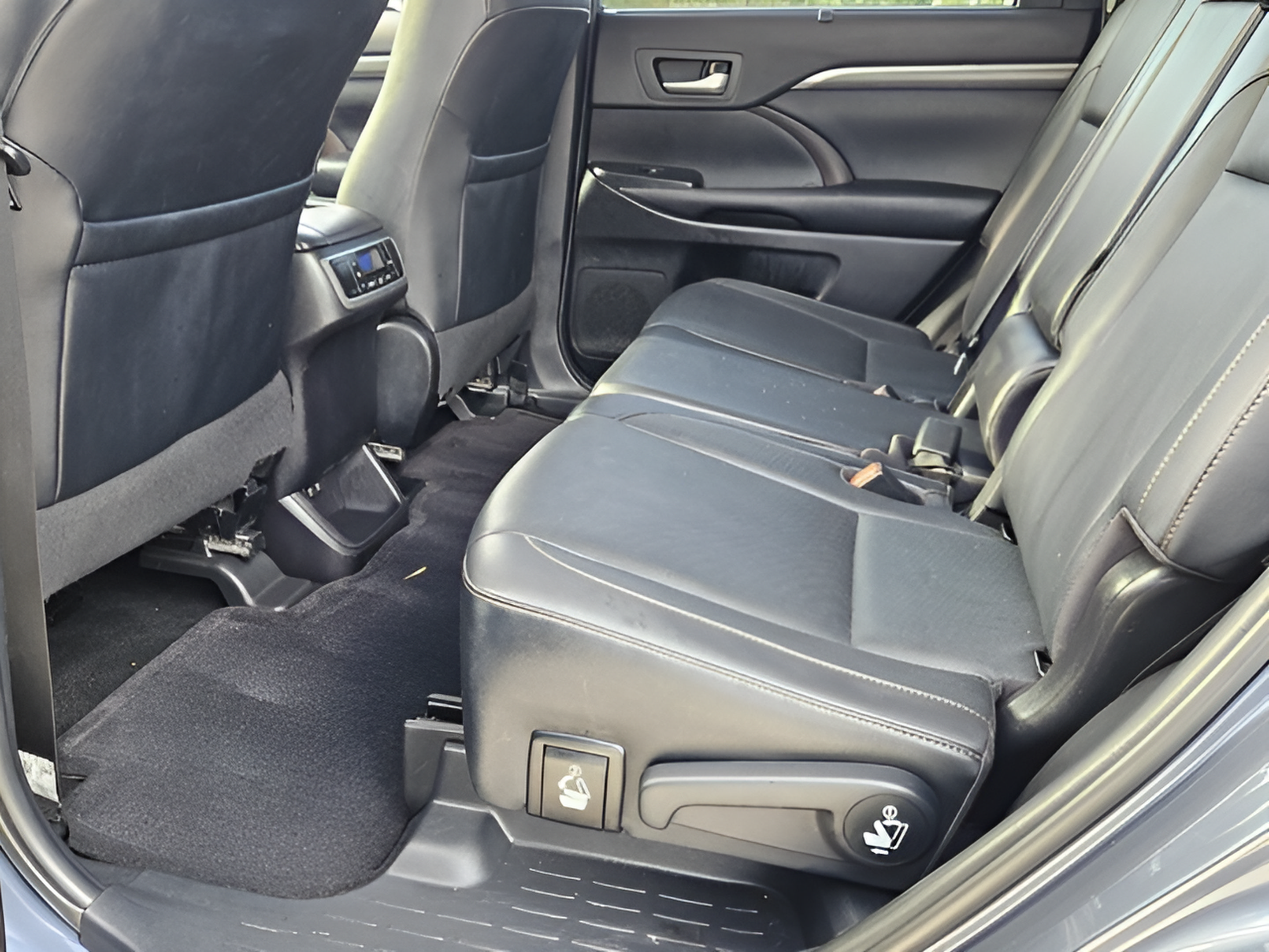 Used 2019 Toyota Highlander Limited FWD image 10